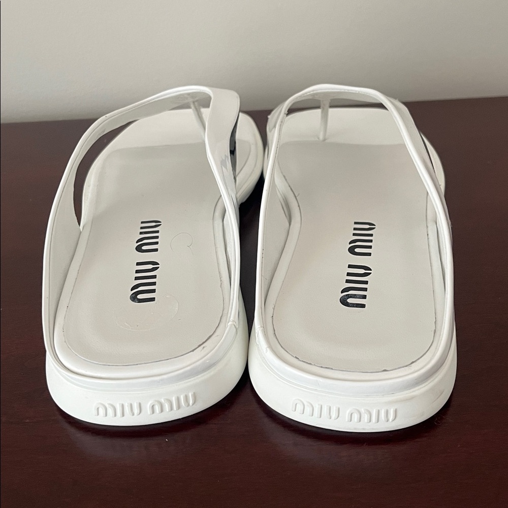 MIU MIU NWOT AUTHENTIC VERNICE TECH FLAT THONG SANDALS WHITE and BLACK 39.5 - Picture 6 of 7